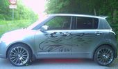 Med r�dt diodelys under bilen