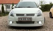 LED strips lyser i farven coolwhite, svarende til xenon 6000K, som er monteret i t�gelygterne.