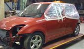Klar til sk�rter, spejle, h�ndtag, ruder mm fjernes, s� bilen for en hel og ensartet lakering over det hele.