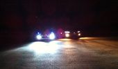 swifferen til venstre, Audi A6 til h�jre lysforskel p� normal lys og xenon k8000 (t�gelygter + positions p�re t�ndt)